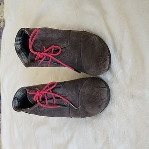 Tom's Grey Suede Desert Wedge Bootie Size 8